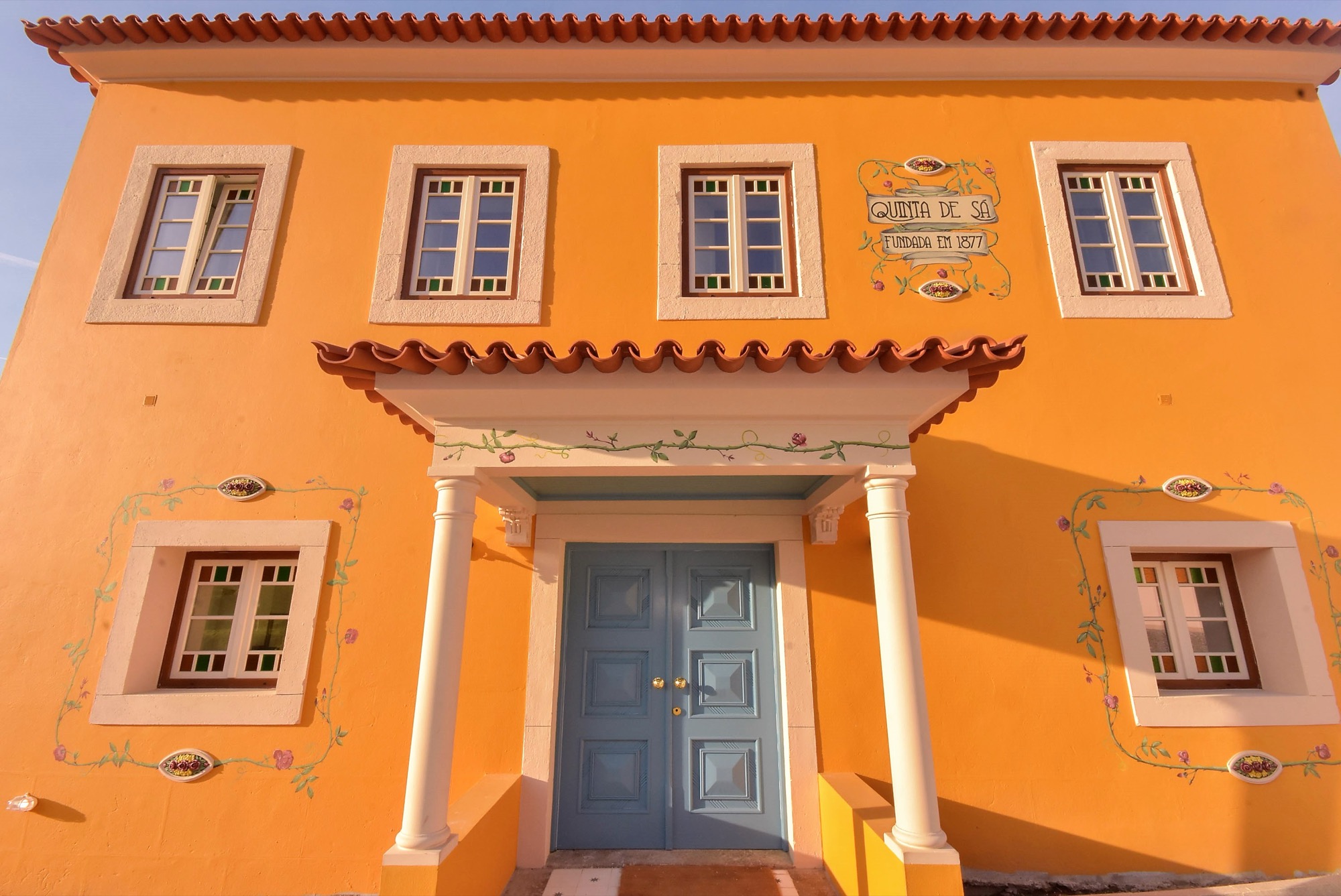 The Façade · Fundada em 1877